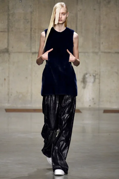 Look 12